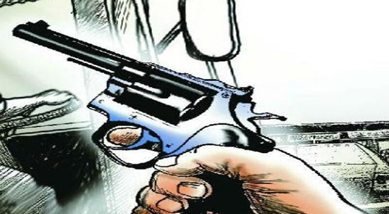 महिला को घूर कर देखने पर 3 लोगो की गोली  मारकर हत्या