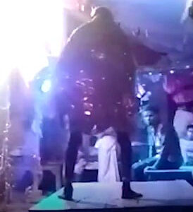 ‘हनुमान’ बने शख्स की मंच पर मौत, रामलीला में डांस करते गिरा, फिर उठ ना पाया