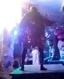 ‘हनुमान’ बने शख्स की मंच पर मौत, रामलीला में डांस करते गिरा, फिर उठ ना पाया