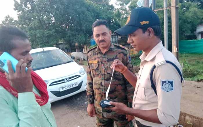 कोर्ट के आदेश के बाद बिना हेलमेट वालों की शुरु हुई कार्रवाई: