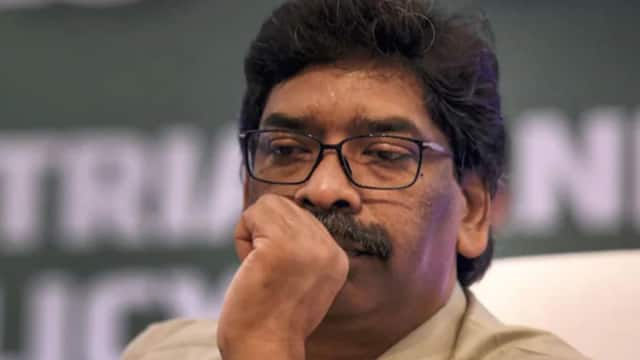 अवैध खनन: हेमंत सोरेन की बढ़ेंगी मुश्किलें, ईडी को पंकज मिश्रा के घर से मिली सीएम की पासबुक और चेकबुक