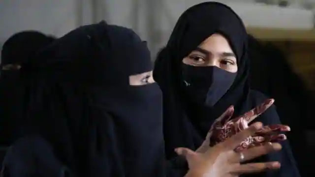 कर्नाटक हिजाब विवाद पर सुप्रीम कोर्ट आज सुना सकता है फैसला