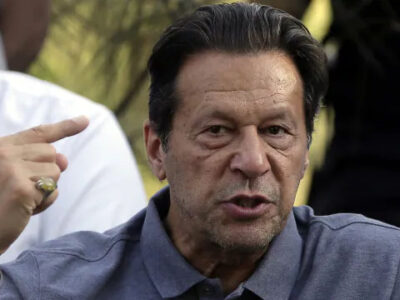 पहले अयोग्य करार दिए गए, अब ‘हत्या की कोशिश’ का मामला दर्ज; इमरान खान की बढ़ती मुश्किलें