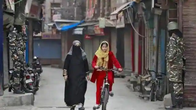 जम्मू कश्मीर में सरकार की बड़ी तैयारी! पाक से बसने वाले भी डाल सकेंगे वोट