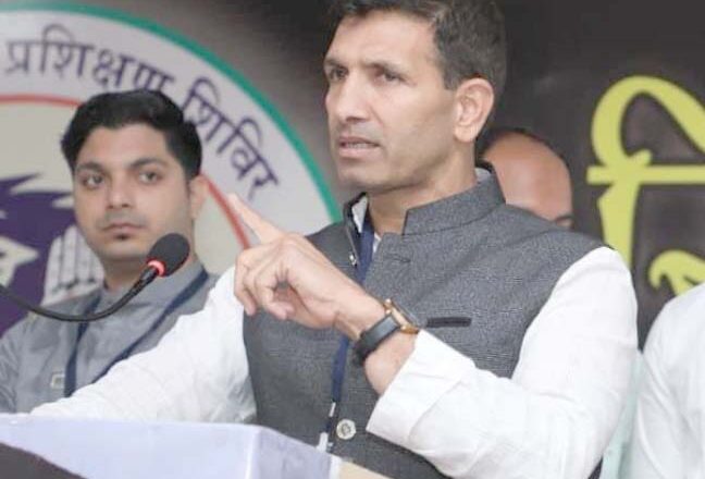 पूर्व मंत्री जीतू पटवारी ने दी अनिश्चितकालीन भूख हड़ताल पर बैठने की चेतावनी