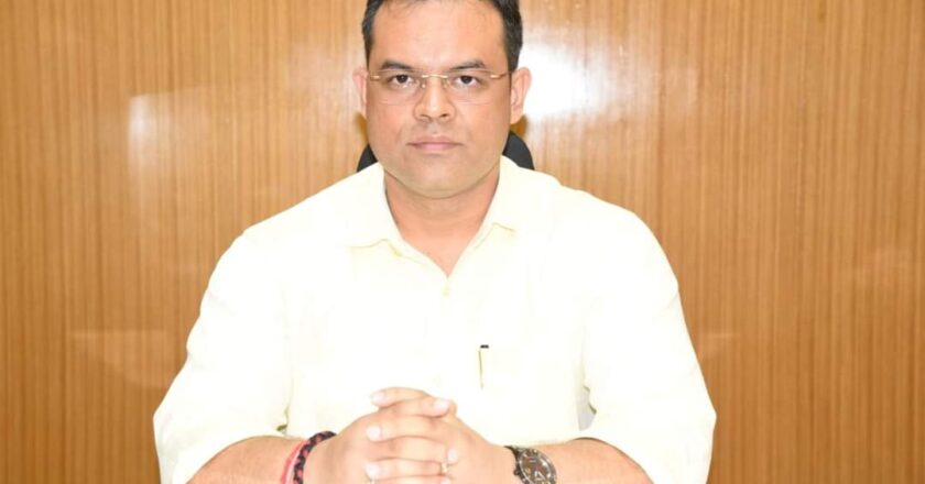 कलेक्टर ने जनचौपाल में सुनी लोगों की समस्याएं