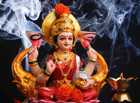 दिवाली पर माता लक्ष्मी की ऐसी तस्वीर या मूर्त न लाएं,होगा अपशगुन