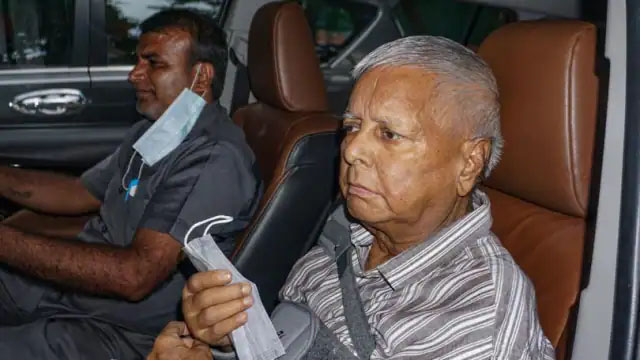 लालू यादव के फिर आरजेडी अध्यक्ष बनने से पहले सीबीआई की चार्जशीट, क्या है लैंड फॉर जॉब्स मामला