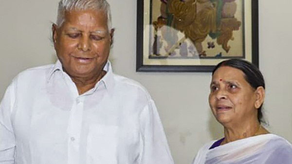 लालू यादव के खिलाफ सीबीआई ने दाखिल की चार्जशीट, राबड़ी देवी समेत 15 आरोपी