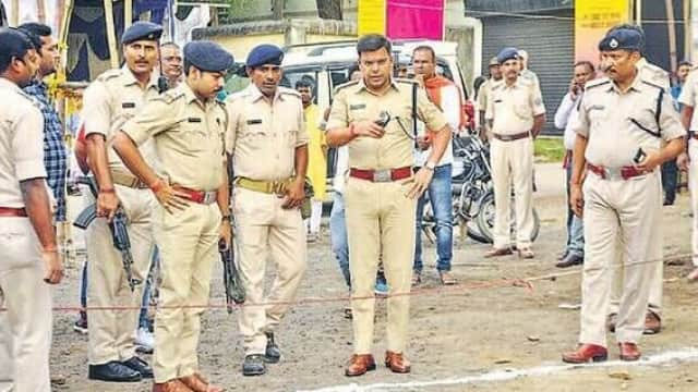 दुर्गा पंडाल में हत्या: भीड़ के बीच रंजीत को मारकर आराम से भागे हत्यारे