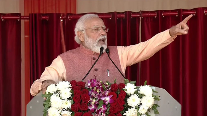 मोदी ने कुल्‍लू दशहरा पहुंचकर किए भगवान रघुनाथ के दर्शन