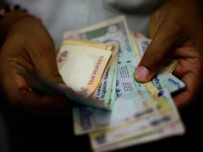 दिवाली पर इन उपायों को करते ही बढ़ने लगती है आमदनी, इस बार जरूर अपनाएं