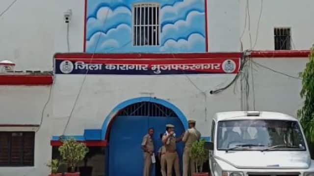 हिन्दुओं के साथ मुस्लिम कैदी भी रख रहे नवरात्रि व्रत, UP की जेल में दिखा धार्मिक सौहार्द