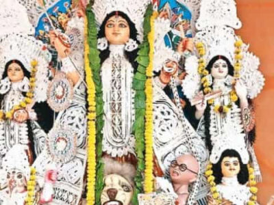 कोलकाता के दुर्गा पूजा पंडाल में महिषासुर की जगह महात्मा गांधी की मूर्ति, मचा बवाल