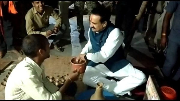 Dr. narottam mishra: इलेक्ट्रिक चाक देख कर बैठ गए गृहमंत्री और बनाने लगे मिट्टी के दिए