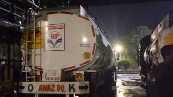 भोपाल में भारत पेट्रोलियम डिपो में डीजल टैंक फटने से लगी आग, 7 कर्मचारी घायल, 3 की हालत नाजुक