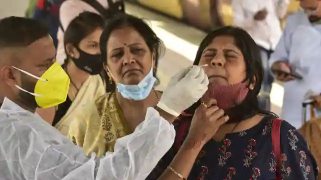 WHO के चीफ डॉक्टर ने चेताया- ओमिक्रॉन का XBB वैरिएंट फिर ला सकता है कोरोना की लहर