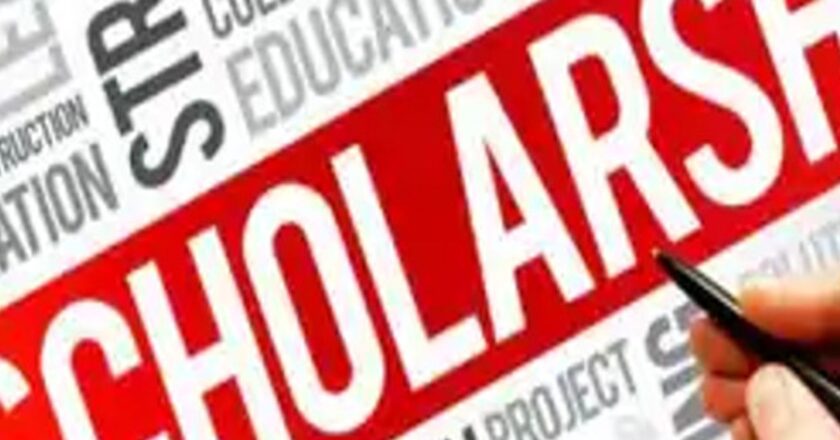 बच्चों के छात्रवृत्ति आवेदन में परिचय तथा आय प्रमाण-पत्र अवश्य लगायें