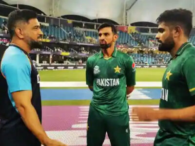 IND vs PAK T20 WC: बाबर आजम ने अब वही किया जो एमएस धोनी ने किया था