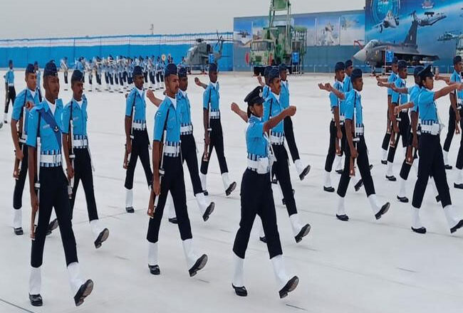 चंडीगढ़ में वायुसेना की परेड शुरू, सुखना लेक पर Air Show, एयर मार्शल लांच करेंगे नई यूनिफार्म