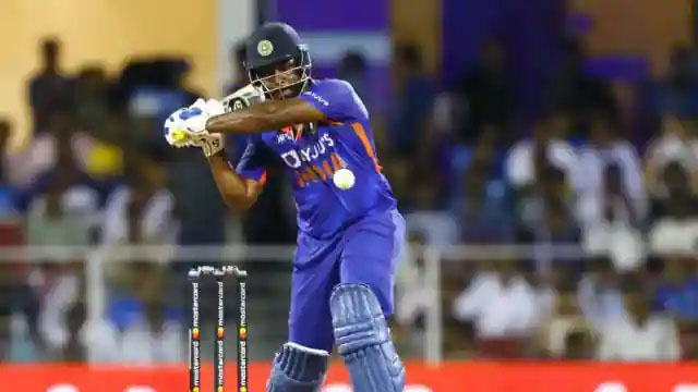 टीम के हारने के बाद भी संजू सैमसन ने जीता दिल, फैंस और दिग्गज कर रहे नाबाद पारी की जमकर तारीफ