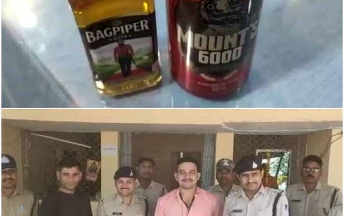 धार से झाबुआ अवैध शराब लेकर जा रहे पीकअप वाहन को पुलिस ने पकडा, पीछे करने पर ड्राइवर ने खिला दिया पलटी