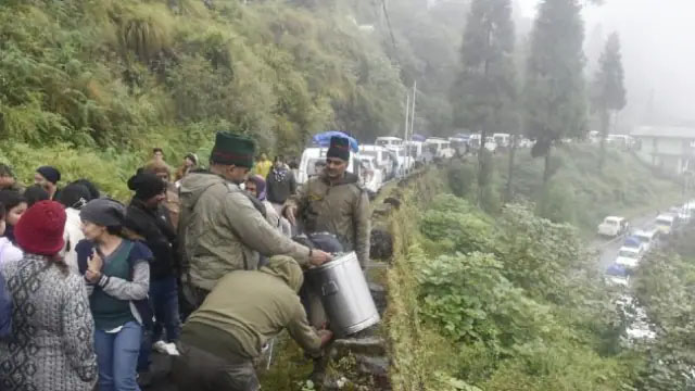 सिक्किम में हफ्ते भर से लगातार बारिश; भूस्खलन के चलते फंसे 550 पर्यटक, रेस्क्यू के लिए बुलाई गई सेना