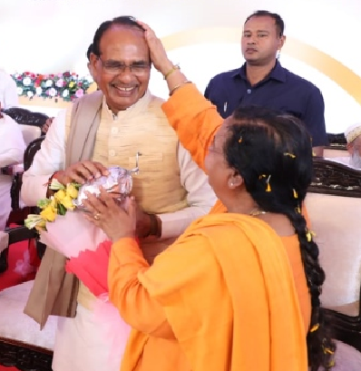 जाने क्यों उमा भारती ट्वीट कर सीएम शिवराज दी बधाई और आशीर्वाद…….