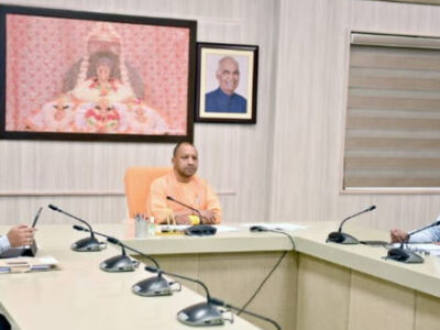 UP में बाढ़ प्रभावित इलाक़ों में बचाव कार्य में जुटी सरकार, CM योगी ने मंत्रियों को भी पकड़ाया टास्क