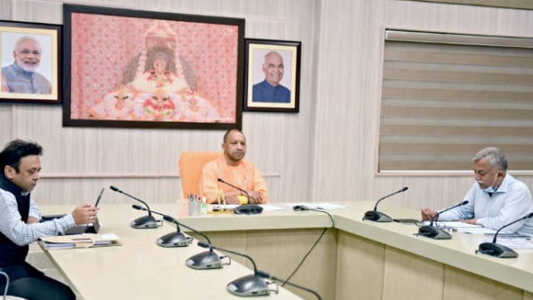 UP में बाढ़ प्रभावित इलाक़ों में बचाव कार्य में जुटी सरकार, CM योगी ने मंत्रियों को भी पकड़ाया टास्क