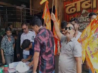उत्तर प्रदेश के अलीगढ़ में हिंदू संगठन नेमप्लेट अभियान चला रहा है, दुकानों पर लगाई नेमप्लेट