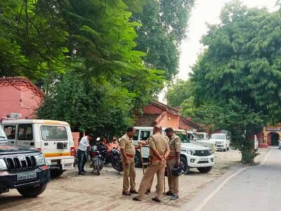वाहनों से अवैध वसूली की शिकायत पर एडीजी वाराणसी व डीआईजी आजमगढ़ की दबिश, 18 लोगों को अरेस्ट