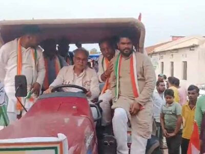 बिलासपुर के कांग्रेस महापौर प्रत्याशी प्रमोद नायक के समर्थन में भूपेश बघेल ने निकाली ट्रैक्टर रैली