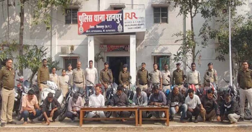 रतनपुर थाना पुलिस ने 11 जुआरियों को गिरफ्तार