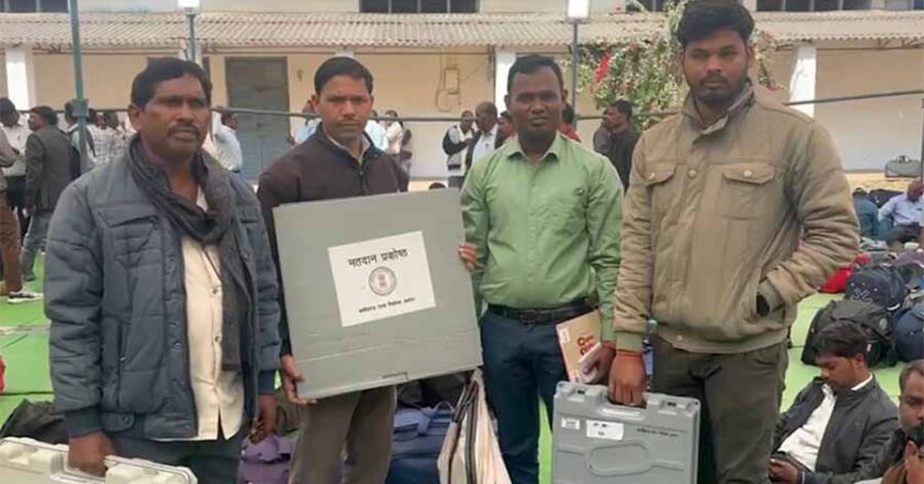 नगरीय निकाय चुनाव में कल बड़ा दिन, कड़ी सुरक्षा के बीच ईवीएम लेकर मतदान दल हो रहे रवाना