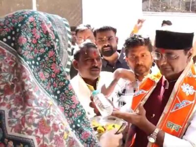 मंत्री विश्वास कैलाश सारंग की अनूठी पहल : प्रयागराज गंगाजल वितरण का किया शुभारंभ