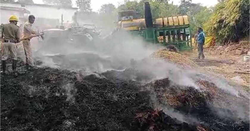 धनबाद फल मंडी में जमा कचरे के ढेर में लगी भीषण आग, मची अफरा-तफरी