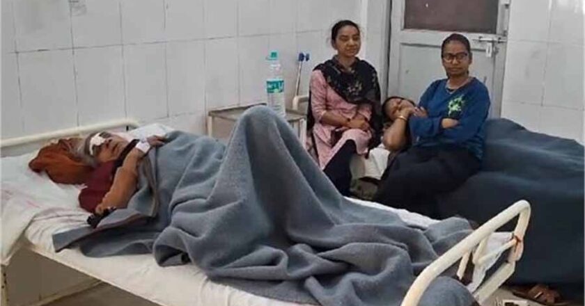 पन्ना-पहाड़ीखेरा मार्ग पर सड़क हादसा, 10 फिट गहरे गड्डे में गिरी कार, 6 लोग घायल