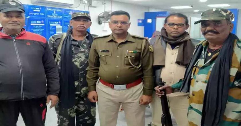 सीतामढ़ी एसपी एक्शन: कर्तव्य के प्रति लापरवाही बरतने वाले 12 पुलिस अफसरों को किया लाइन हाजिर