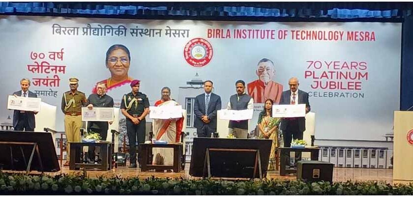 दो दिवसीय दौरे पर झारखंड राष्ट्रपति द्रौपदी मुर्मू, बोली- ‘विकसित भारत’ के निर्माण में युवाओं का उत्साह और प्रतिबद्धता महत्वपूर्ण