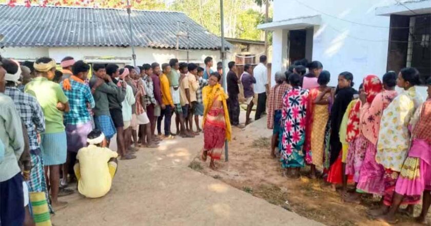 त्रिस्तरीय पंचायत चुनाव के दूसरे चरण के मतदान में ग्रामीण मतदाताओं का उत्साह