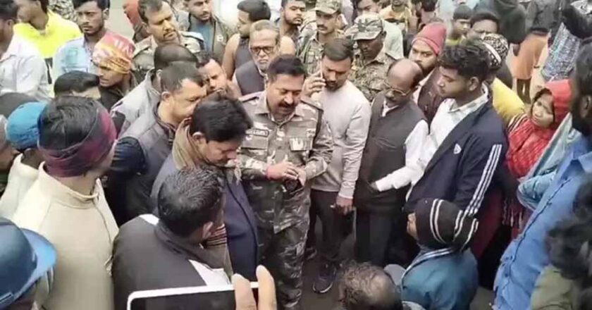 गिरिडीह में सड़क हादसे में दो युवकों की मौत, लोगों ने किया सड़क जाम