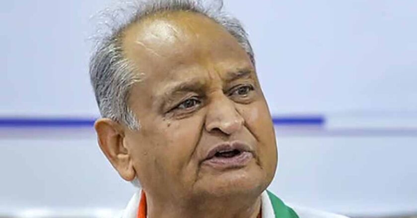 राजस्थान विधानसभा में हंगामा, पूर्व सीएम अशोक गहलोत बोले- इंदिरा गांधी पर स्तरहीन टिप्पणी बर्दाश्त नहीं