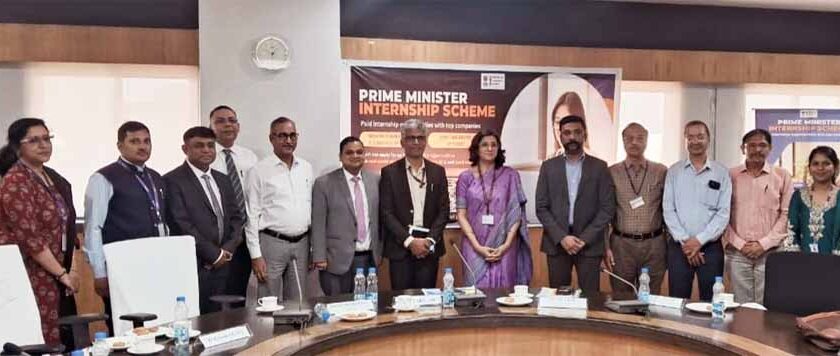 कॉरपोरेट कार्य मंत्रालय की सचिव दीप्ति गौर मुखर्जी ने पीएमआईएस की समीक्षा