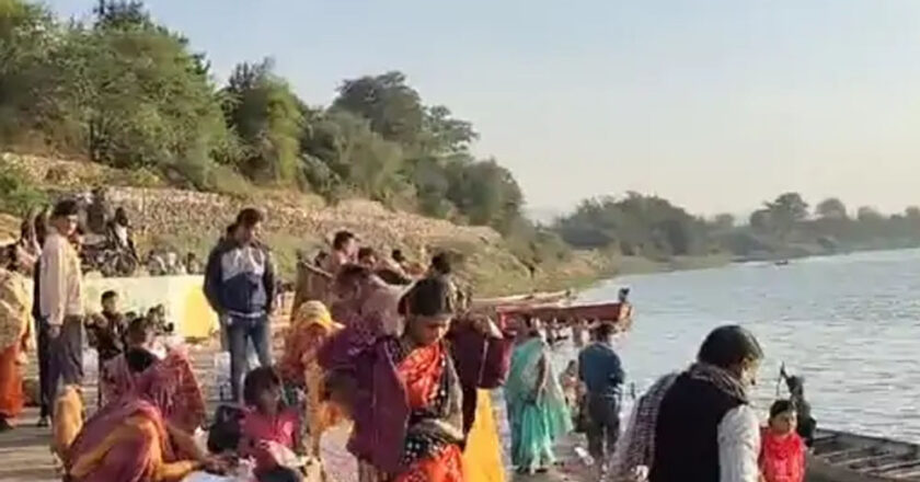 शिप्रा में माघी पूर्णिमा पर लगी आस्था की डुबकी, आज सैकड़ों स्थान पर गाड़ा जाएगा होली का डांडा