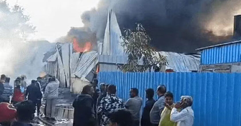 इंदौर के बाणगंगा में प्लास्टिक फैक्ट्री में लगी भीषण आग ने पूरे इलाके में दहशत फैलाई