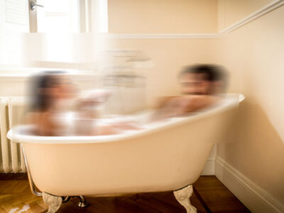 लखनऊ में दंपती का नहाते हुए वीडियो बनाने का मामला, पुलिस जांच में जुटी