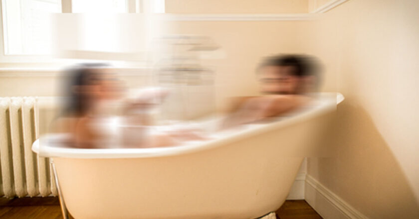 लखनऊ में दंपती का नहाते हुए वीडियो बनाने का मामला, पुलिस जांच में जुटी