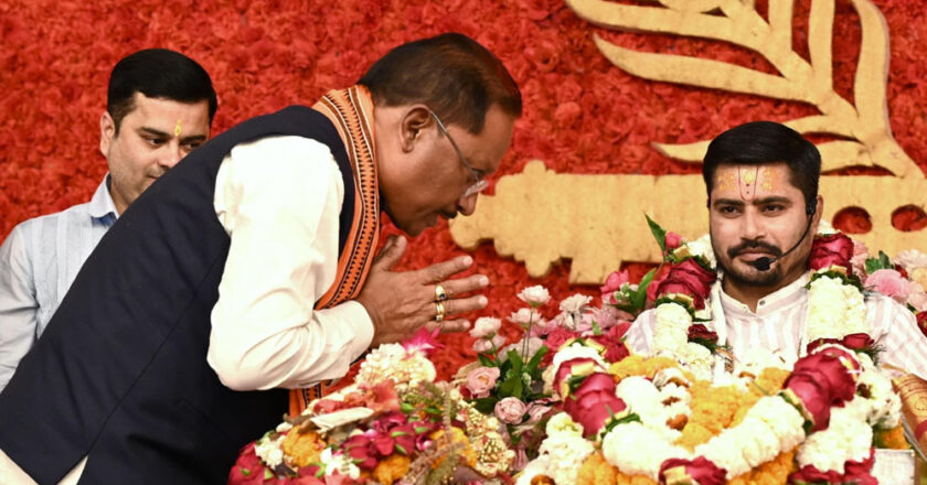 रायपुर : मुख्यमंत्री साय ने श्रीमद्भागवत कथा में किया श्रीकृष्ण-सुदामा प्रसंग का श्रवण, छत्तीसगढ़ की समृद्धि और खुशहाली की कामना की