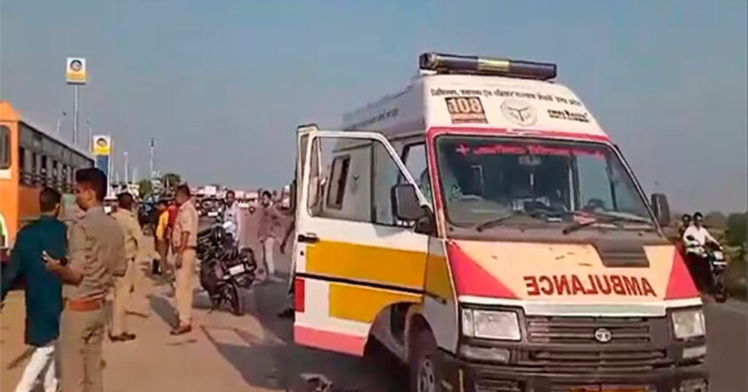 अयोध्या जा रही श्रद्धालुओं से भरी गाड़ी खड़ी बस से टकराई, 4 की मौत, बाराबंकी में पूर्वांचल एक्सप्रेस-वे पर बड़ा हादसा